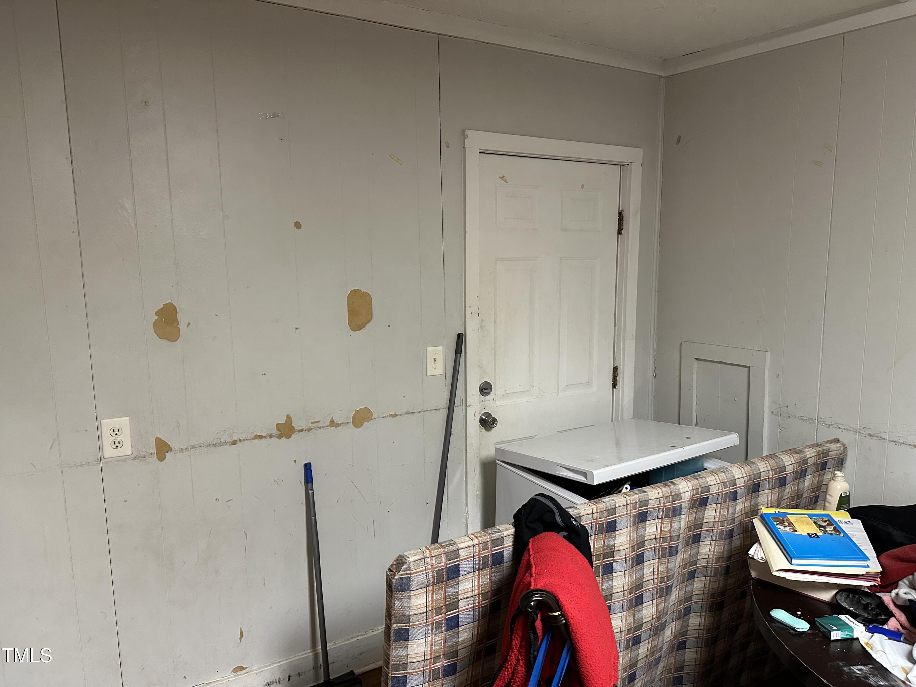 722 South Main Street Roxboro, NC 27573 - Photo 5 of 37 a utility room with dryer and washer