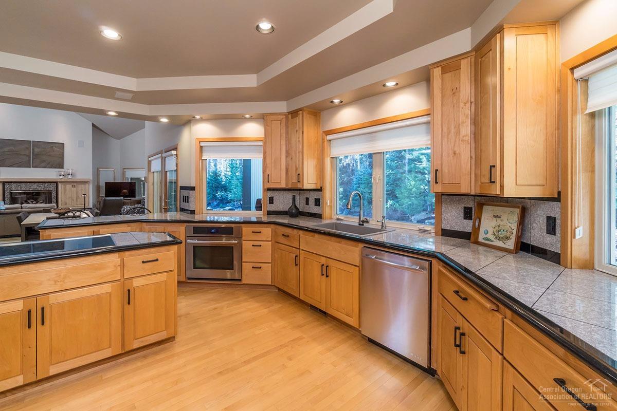 19379 Rim Lake Court Bend, OR 97702 - Photo 9 of 23 Additional Photo