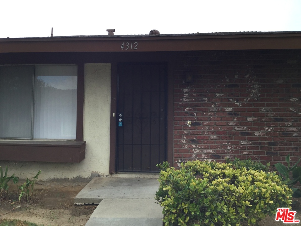 4312 Kingsbury Place Riverside, CA 92503 - Photo 2 of 15
