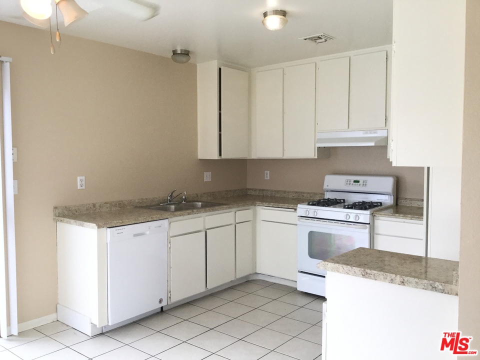 4312 Kingsbury Place Riverside, CA 92503 - Photo 4 of 15