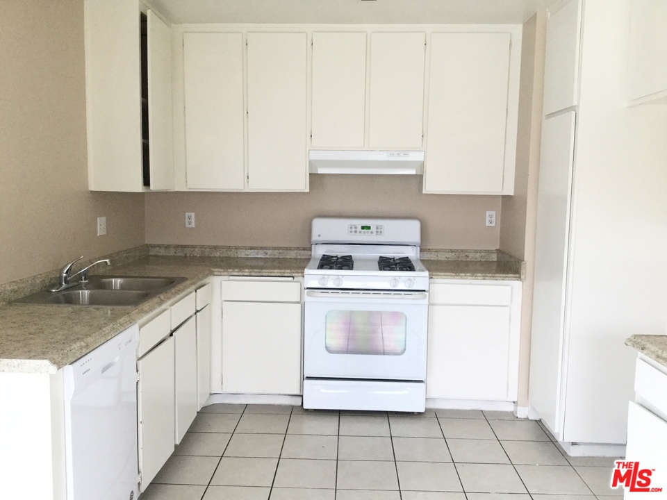 4312 Kingsbury Place Riverside, CA 92503 - Photo 6 of 15