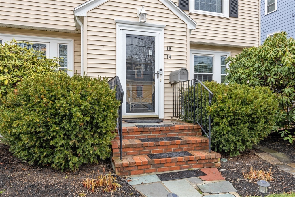 16 Sumner Street, Unit 16 Newton, MA 02459 - Photo 3 of 30