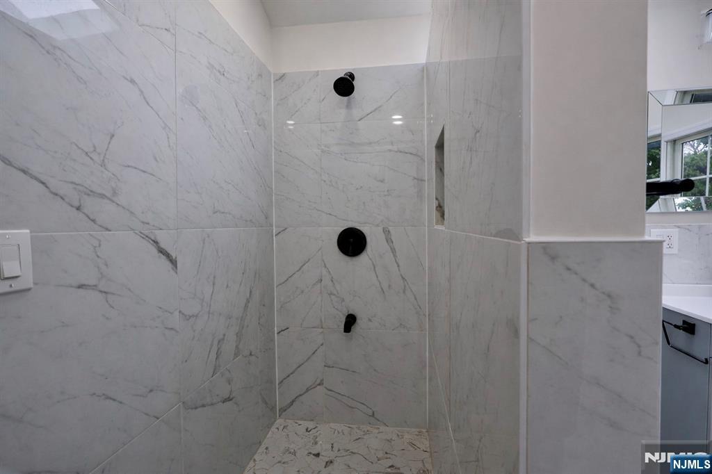 86 Howland Avenue Teaneck, NJ 07666 - Photo 25 of 50