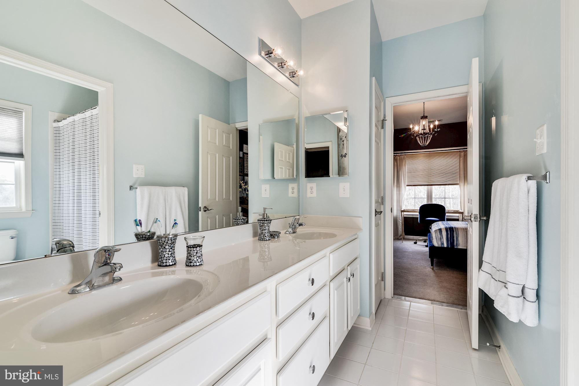 806 Derius Drive Mickleton, NJ 08056 - Photo 39 of 51 Jack & Jill Bath