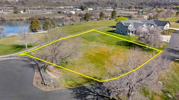 $179,000 | 326 Clear Lake Lane, Buhl, ID 83316