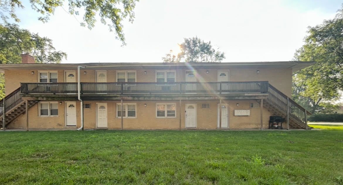3546 147th Street Midlothian, IL 60445 - Photo 2 of 4 a view of a house with backyard