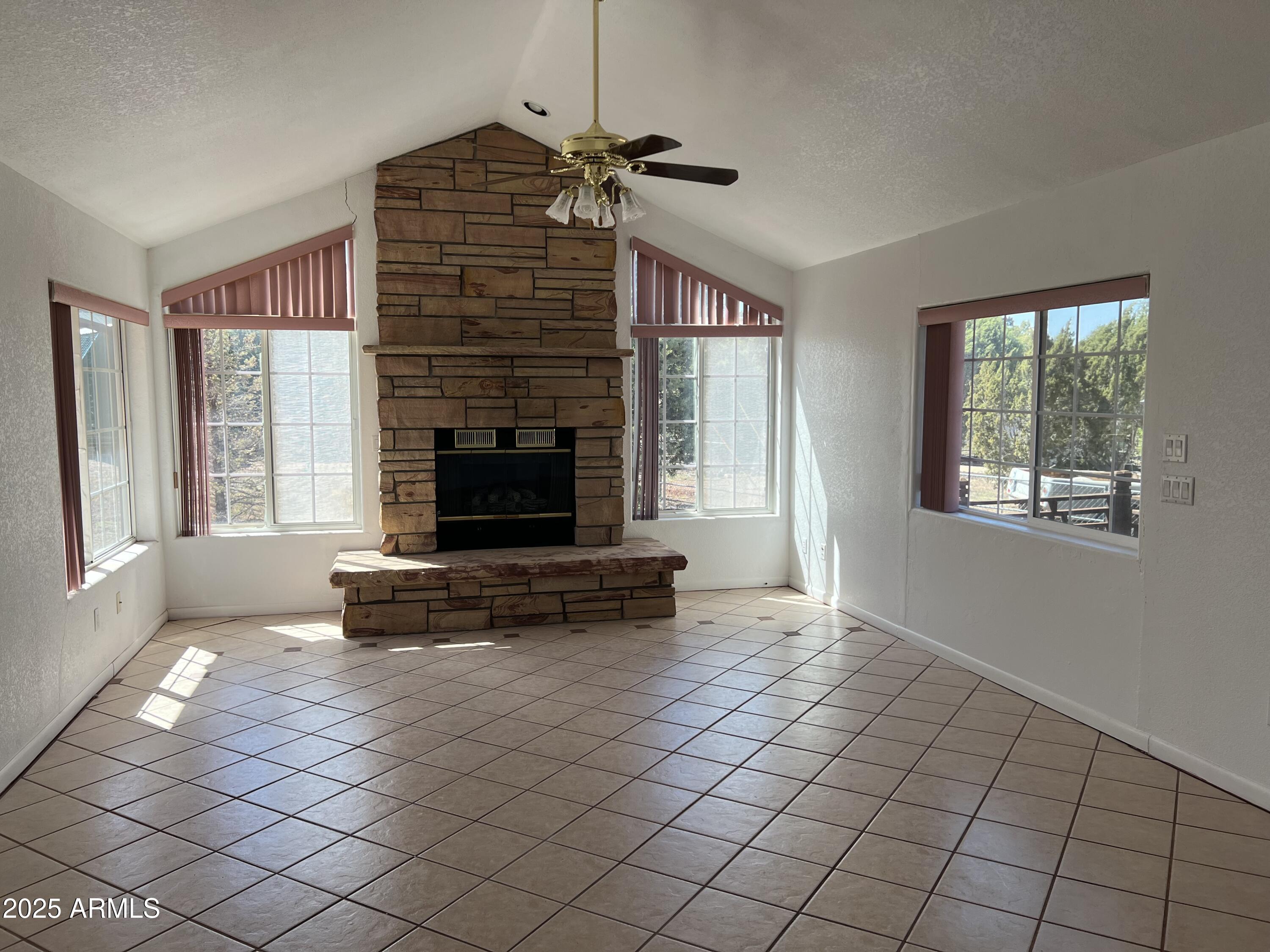 1070 Lone Pine Dam Road Show Low, AZ 85901 - Photo 2 of 32 interior