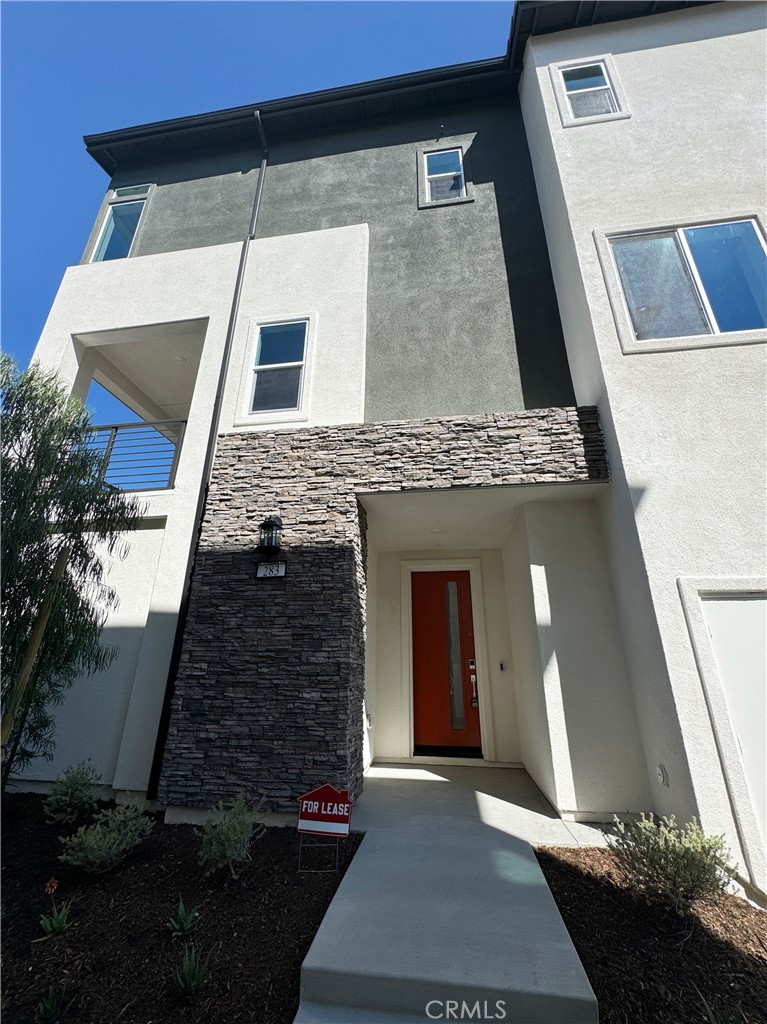 283 Lynx Irvine, CA 92618 - Photo 3 of 28