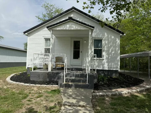 $89,900 | 1304 Benton Street, McLeansboro, IL 62859