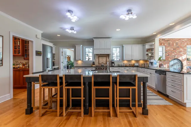 $2,750,000 | 384 Riverbend Drive, Manchester, VT 05254