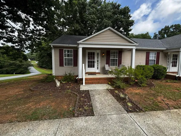$225,000 | 401 Royal Gardens Court, Madison Heights, VA 24572