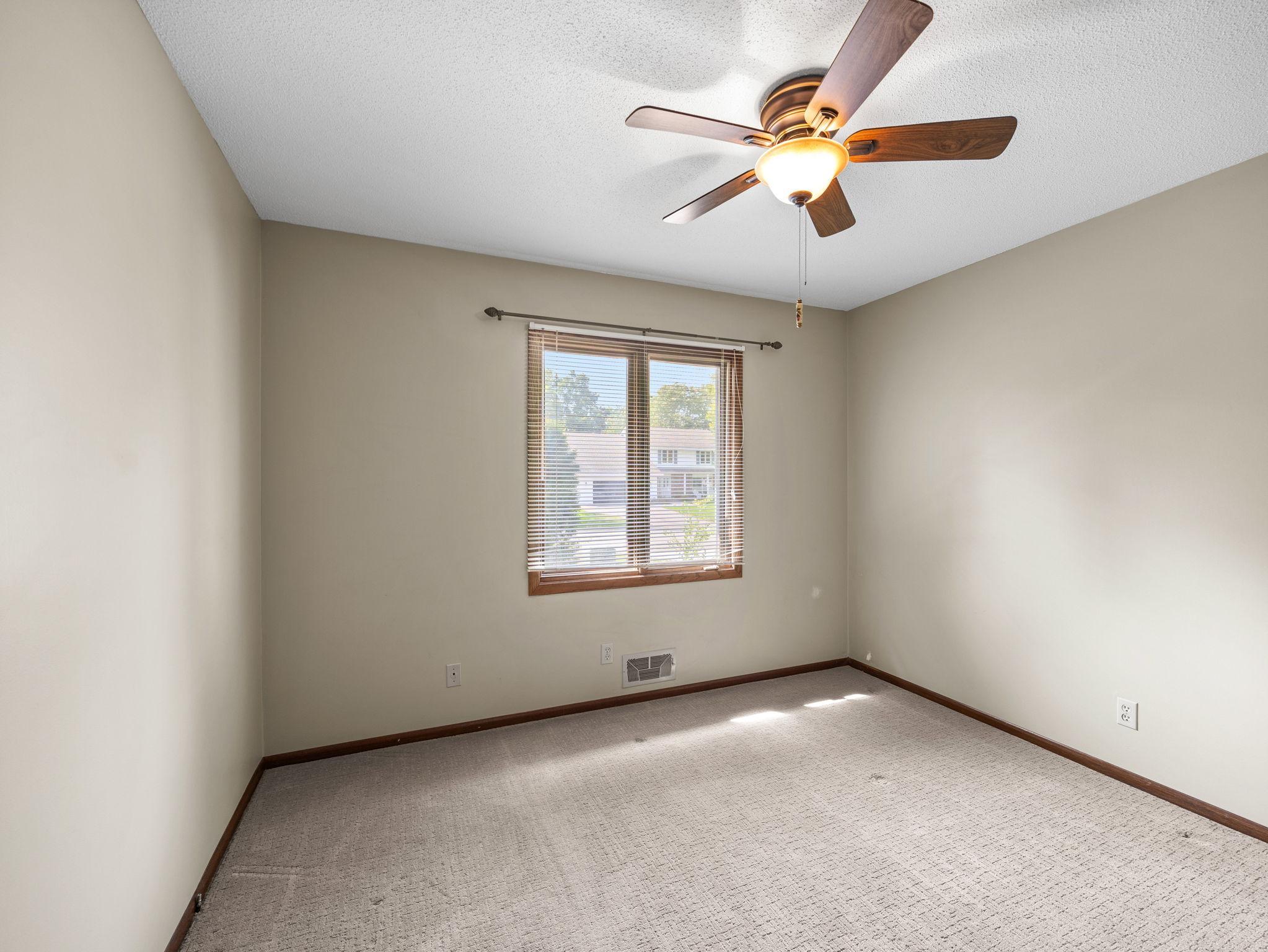 10433 Utah Road Bloomington, MN 55438 - Photo 19 of 33