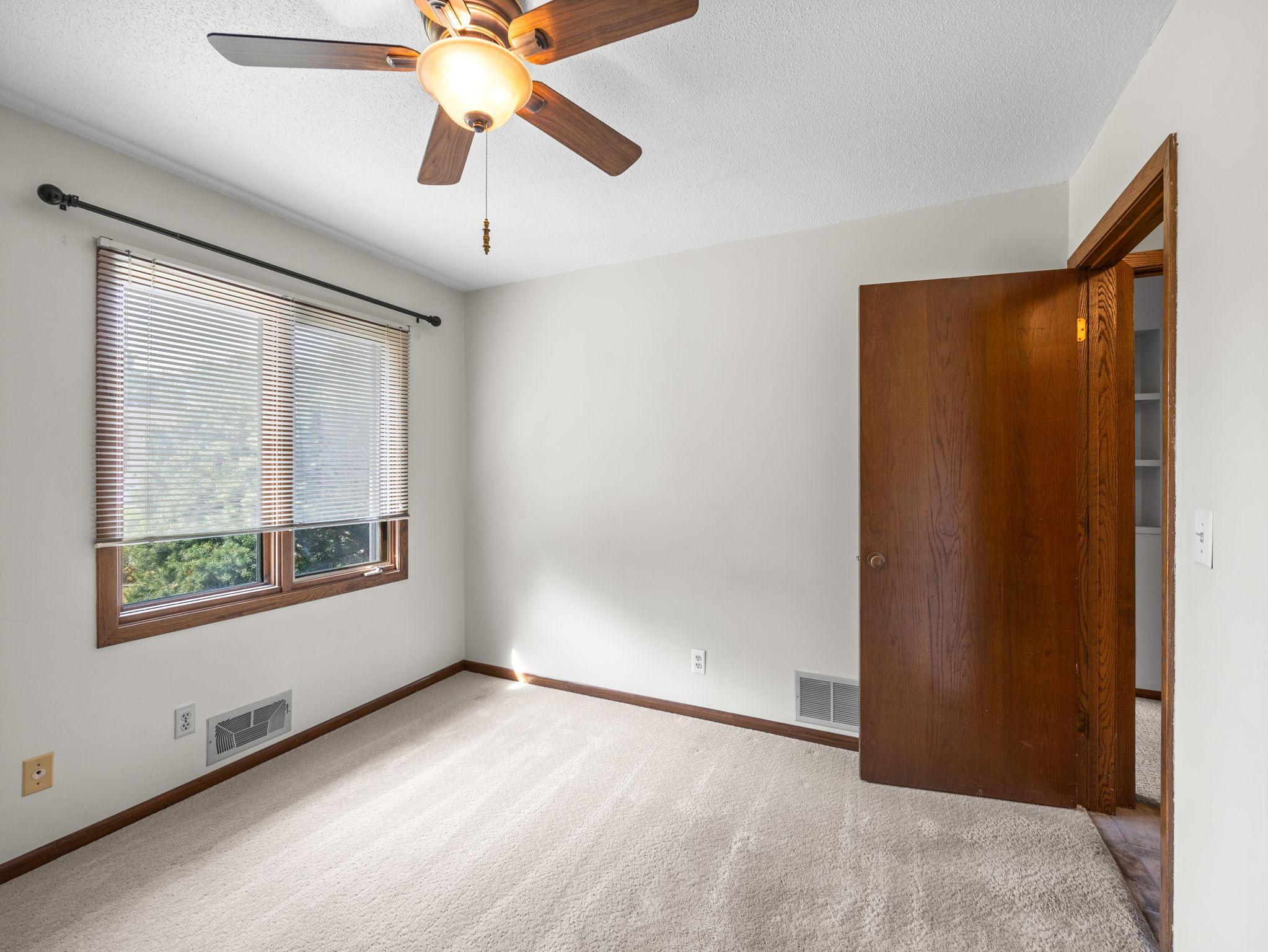 10433 Utah Road Bloomington, MN 55438 - Photo 22 of 33