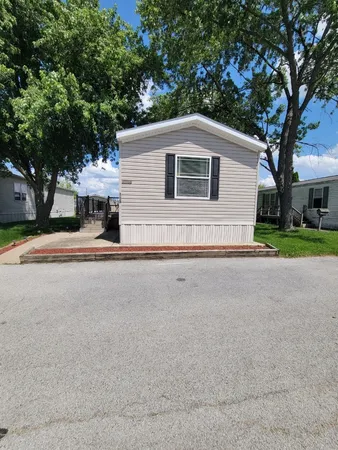 $19,999 | 1712 South Dixie Highway, Unit 105, Crete, IL 60417