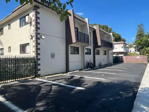 $2,000 | 1484 Northwest 15th Avenue, Unit 3, Miami, FL 33125