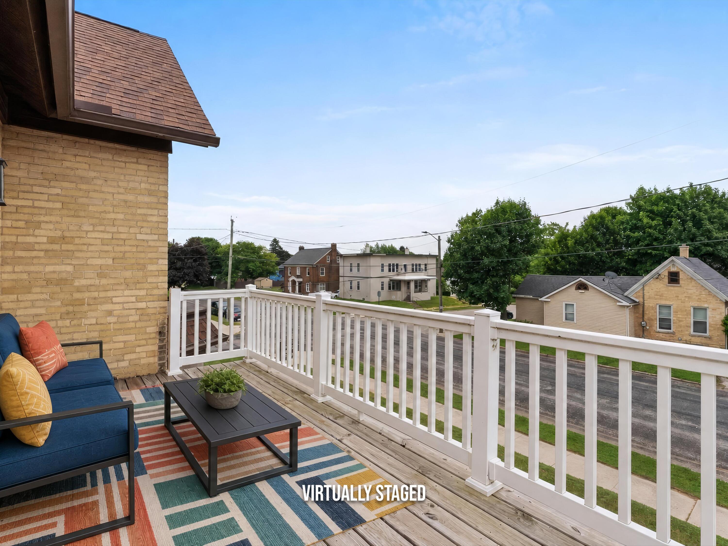 818 North 6th Street Manitowoc, WI 54220 - Photo 15 of 35 Sundeck Off Primary