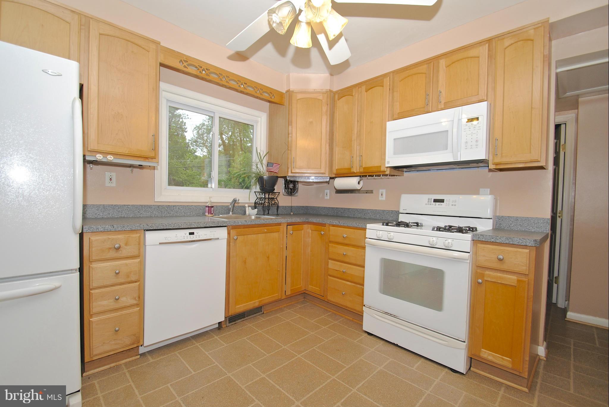 102 Holland Road Severna Park, MD 21146 - Photo 15 of 29 Kitchen