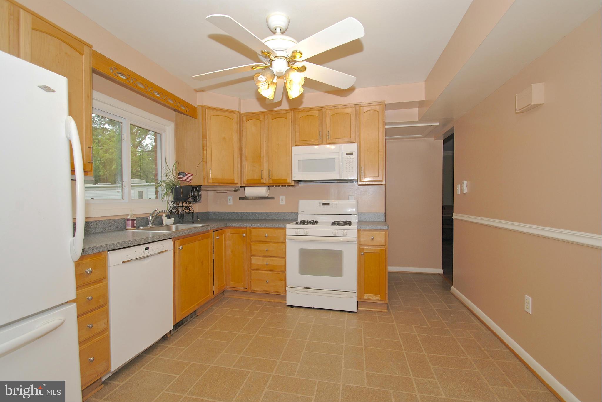 102 Holland Road Severna Park, MD 21146 - Photo 16 of 29 Kitchen