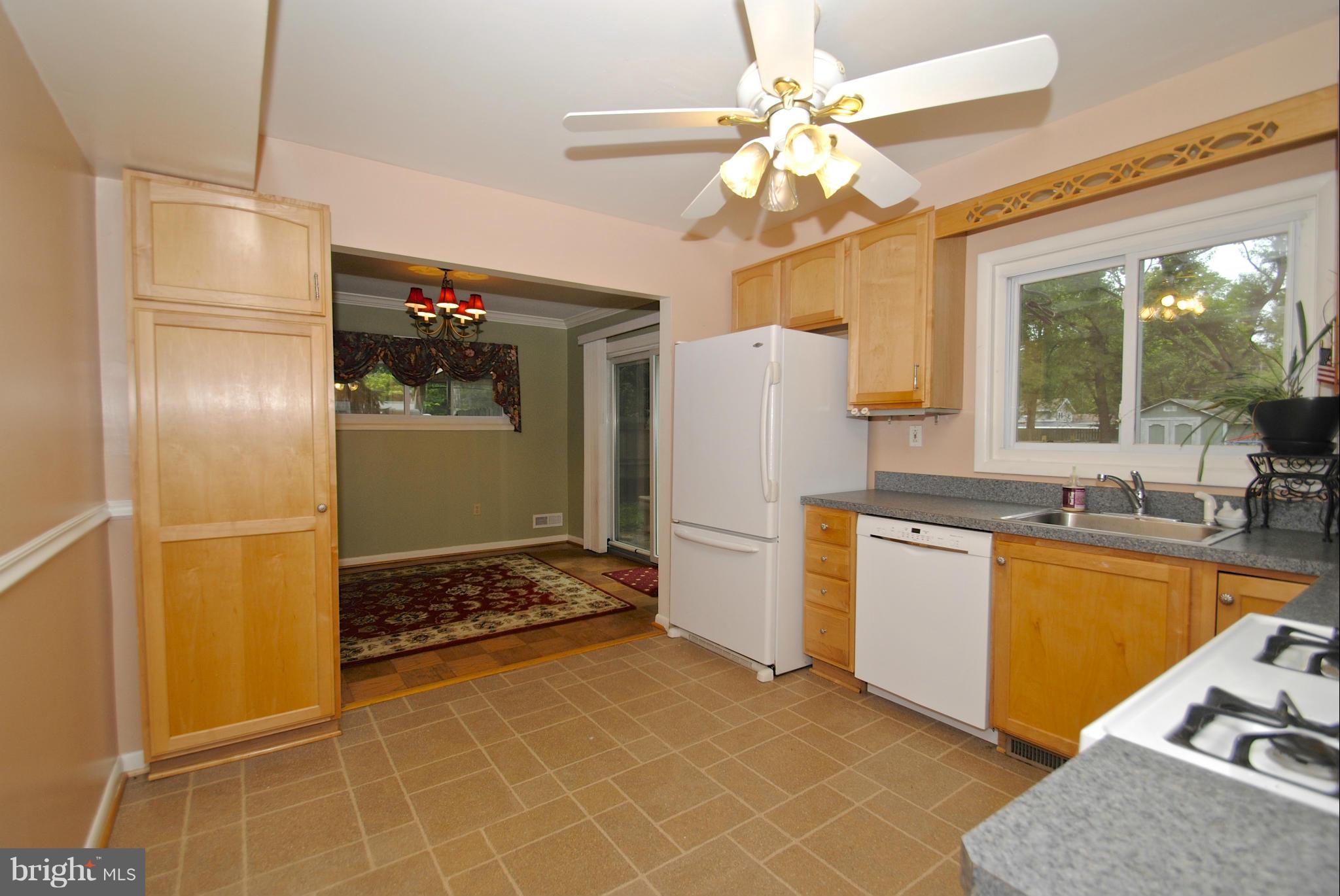 102 Holland Road Severna Park, MD 21146 - Photo 18 of 29 Kitchen