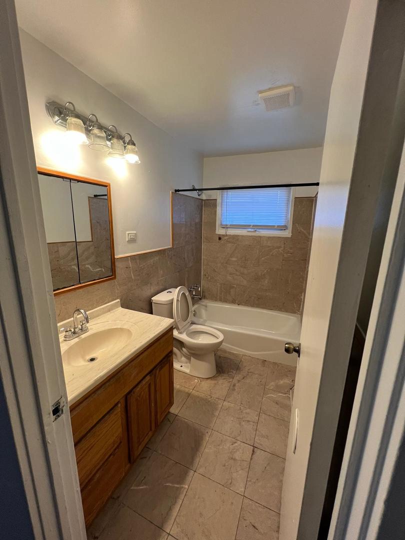 16442 Honore Avenue Markham, IL 60428 - Photo 10 of 16 a bathroom with a sink a toilet and shower
