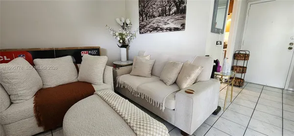 $1,900 | 5050 Northwest 7th Street, Unit 210, Miami, FL 33126