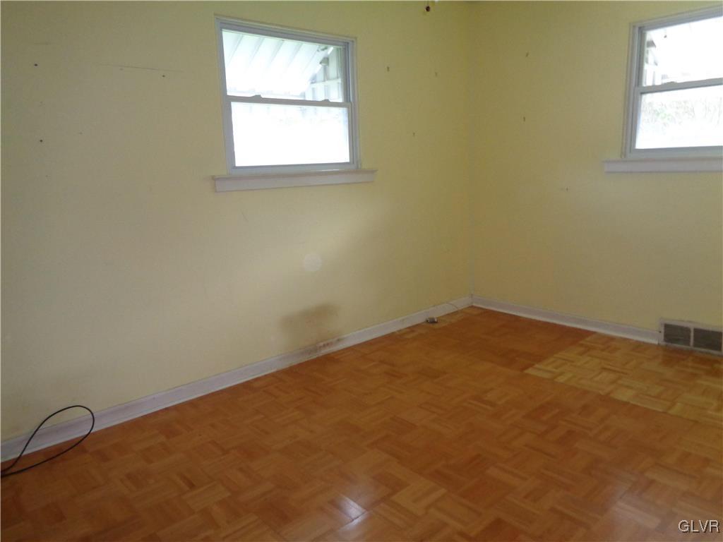 2919 Middletown Road Bethlehem, PA 18020 - Photo 13 of 23 an empty room with a window