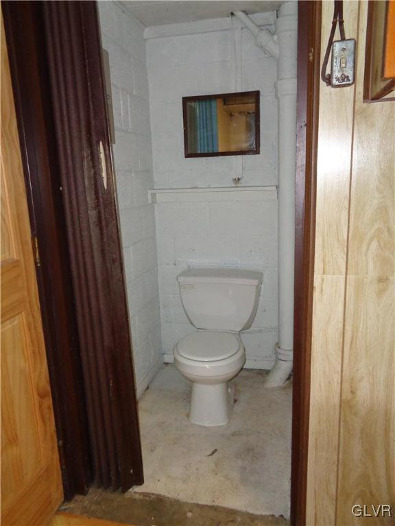2919 Middletown Road Bethlehem, PA 18020 - Photo 17 of 23 a bathroom with a toilet