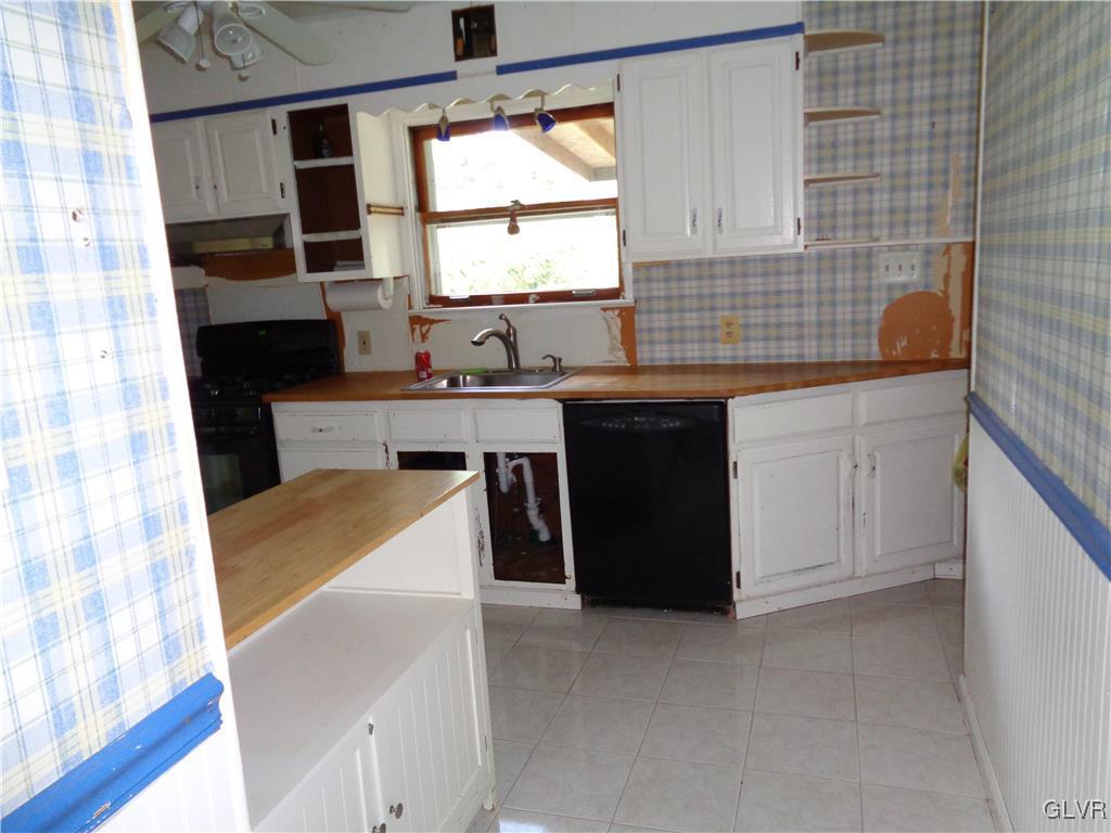 2919 Middletown Road Bethlehem, PA 18020 - Photo 9 of 23 a kitchen with a sink stove and cabinets