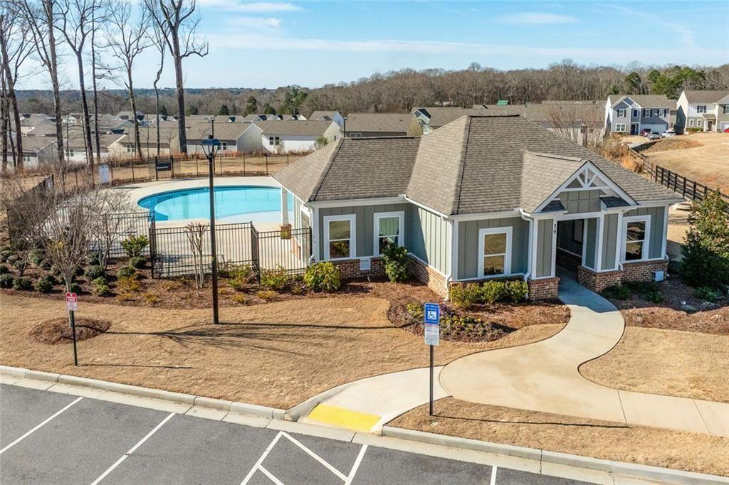 628 Knightsbridge Lane Winder, GA 30680 - Photo 38 of 42 a view of a house with garden and patio