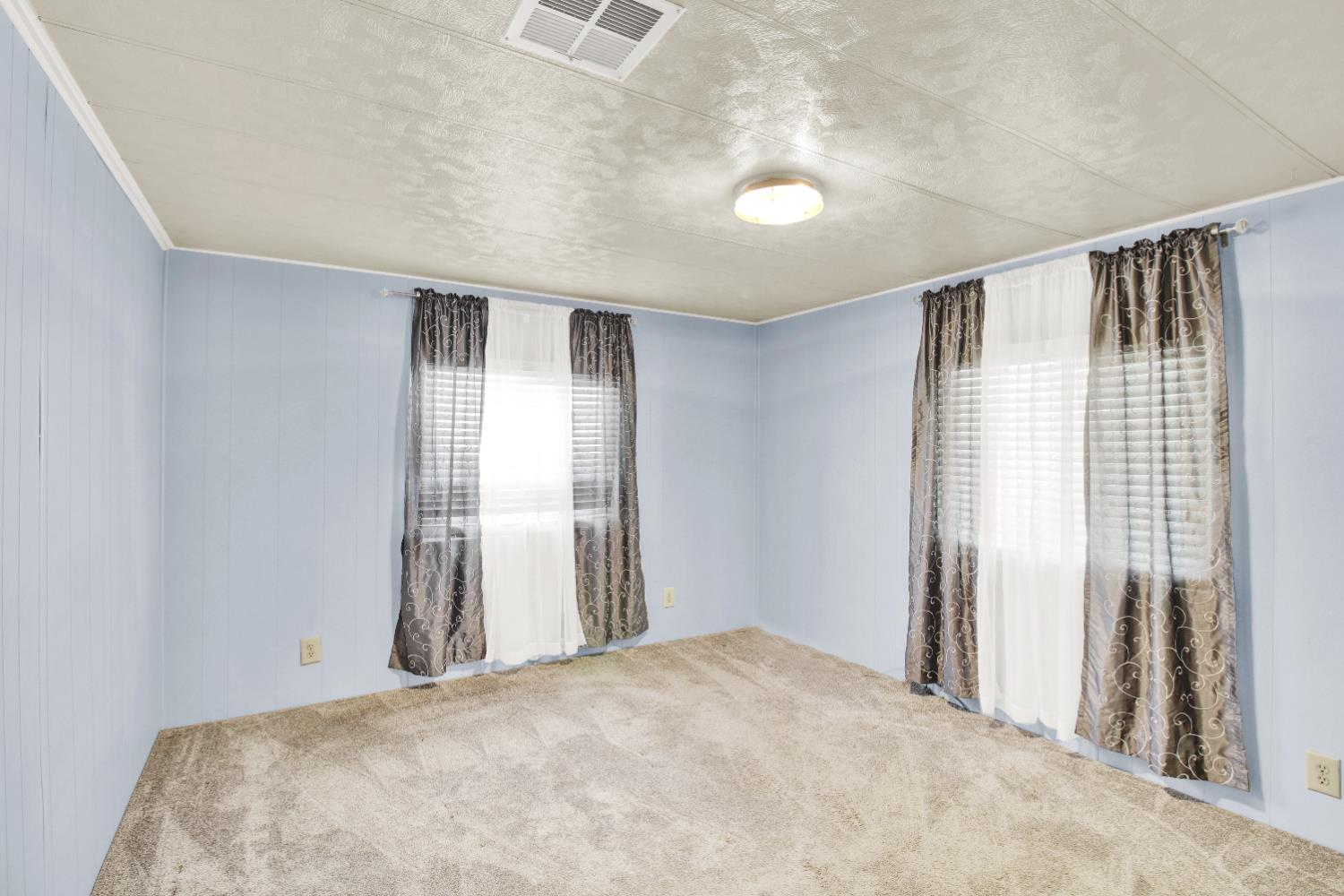 2621 Prescott, Unit 277 Modesto, CA 95350 - Photo 24 of 37 a view of a livingroom with wooden floor and a ceiling fan