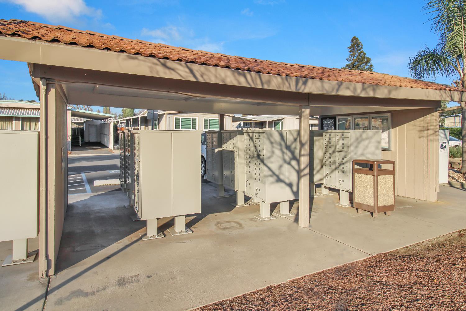 2621 Prescott, Unit 277 Modesto, CA 95350 - Photo 36 of 37 a view of a patio with table and chairs