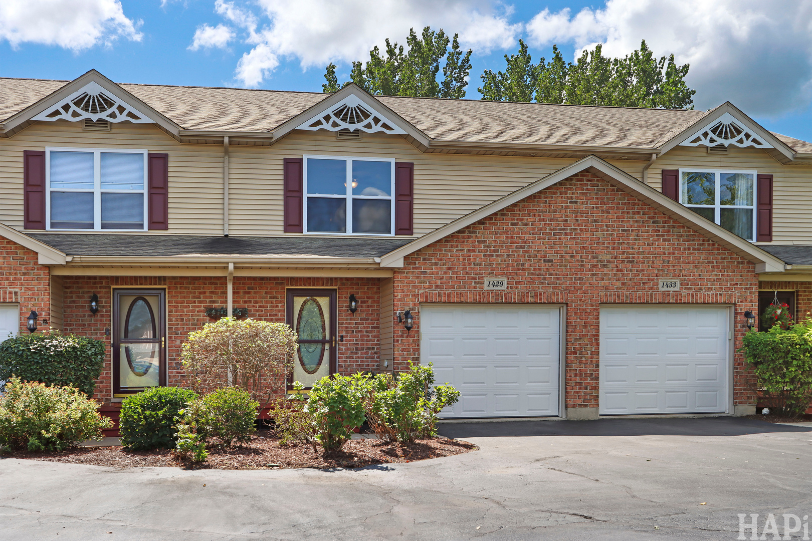 1429 Rhett Place Woodstock, IL 60098 - Photo 3 of 28 Gallery Image 3