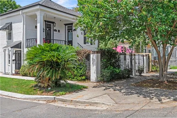 $2,800 | 7600 Burthe Street, Unit UPPR, New Orleans, LA 70118