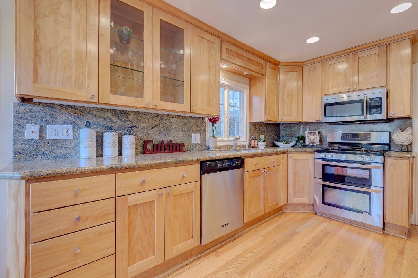 166 Oakview Drive San Carlos, CA 94070 - Photo 6 of 11