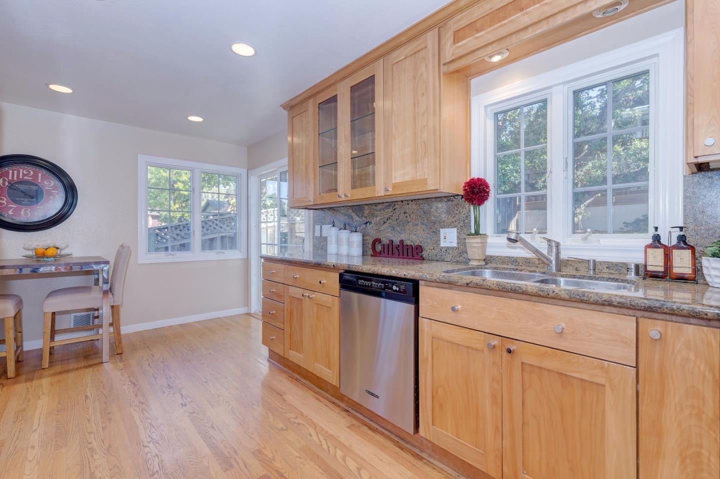 166 Oakview Drive San Carlos, CA 94070 - Photo 7 of 11