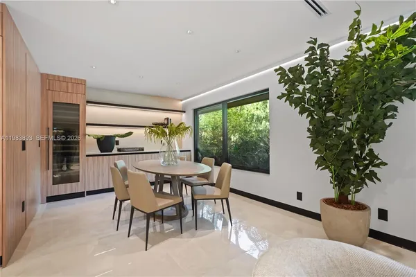 $3,980,000 | 20020 Northeast 21st Court, Miami, FL 33179