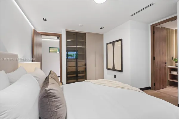 $3,980,000 | 20020 Northeast 21st Court, Miami, FL 33179