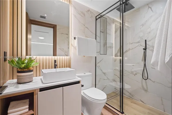 $3,980,000 | 20020 Northeast 21st Court, Miami, FL 33179