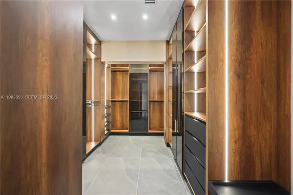 $3,980,000 | 20020 Northeast 21st Court, Miami, FL 33179