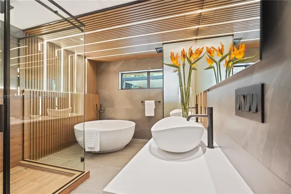 $3,980,000 | 20020 Northeast 21st Court, Miami, FL 33179