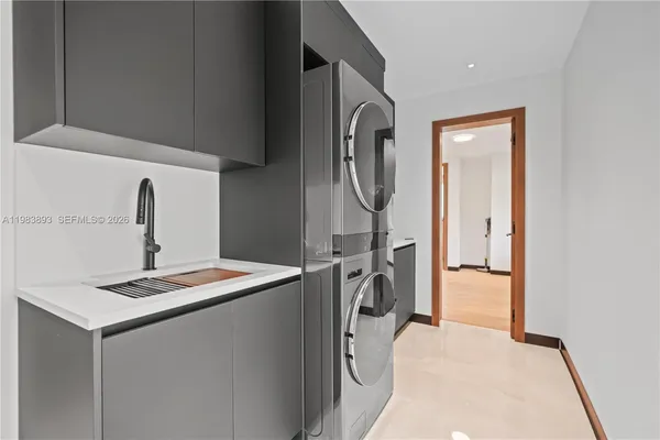 $3,980,000 | 20020 Northeast 21st Court, Miami, FL 33179