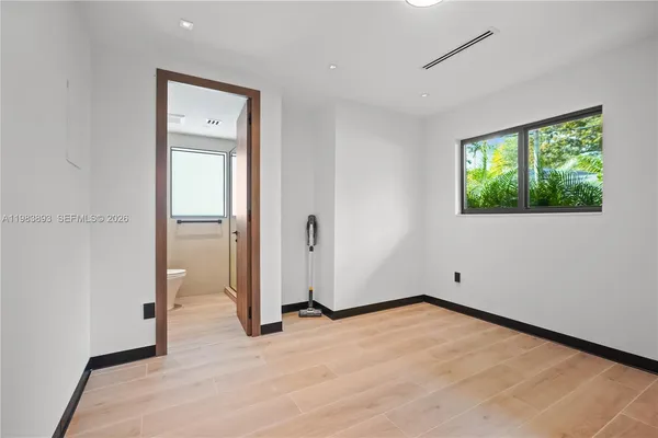 $3,980,000 | 20020 Northeast 21st Court, Miami, FL 33179