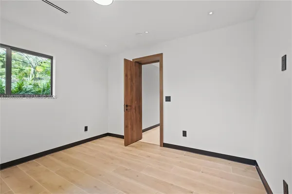 $3,980,000 | 20020 Northeast 21st Court, Miami, FL 33179