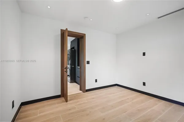 $3,980,000 | 20020 Northeast 21st Court, Miami, FL 33179