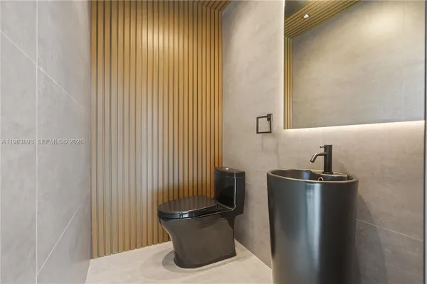 $3,980,000 | 20020 Northeast 21st Court, Miami, FL 33179