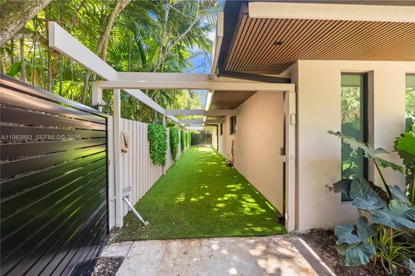 $3,980,000 | 20020 Northeast 21st Court, Miami, FL 33179