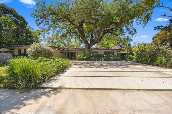 $3,980,000 | 20020 Northeast 21st Court, Miami, FL 33179