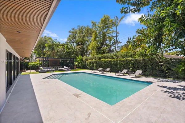 $3,980,000 | 20020 Northeast 21st Court, Miami, FL 33179