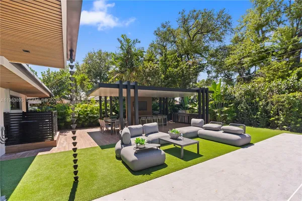 $3,980,000 | 20020 Northeast 21st Court, Miami, FL 33179