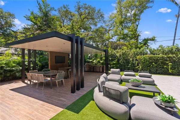 $3,980,000 | 20020 Northeast 21st Court, Miami, FL 33179